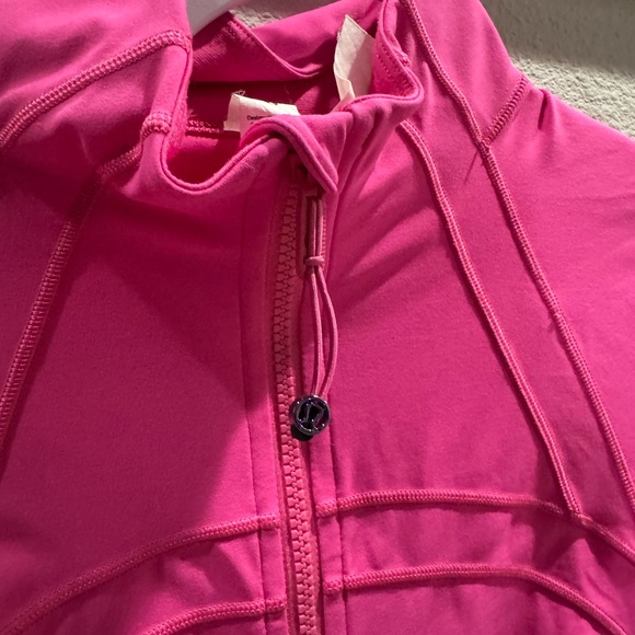 (10) Lululemon Define Cropped Half Zip *Luon
Sonic Pink - Picture 10 of 11